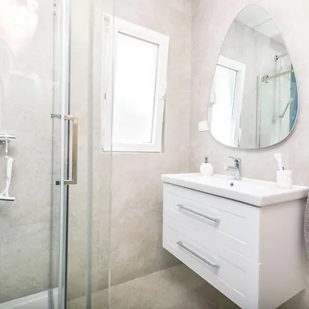 بيت للعطل House Paval *