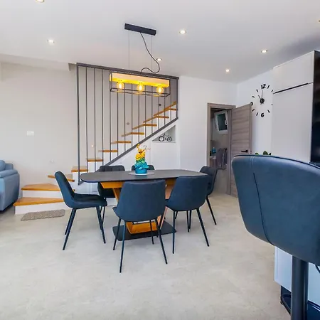 بيت للعطل House Paval *