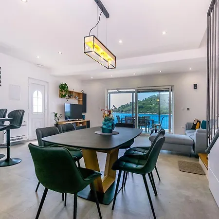 House Paval *