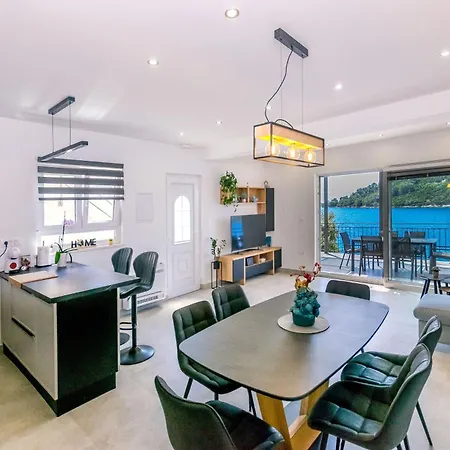 بيت للعطل House Paval *